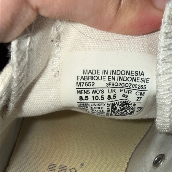 Converse White and Red Classic Sneakers - Picture 6 of 6